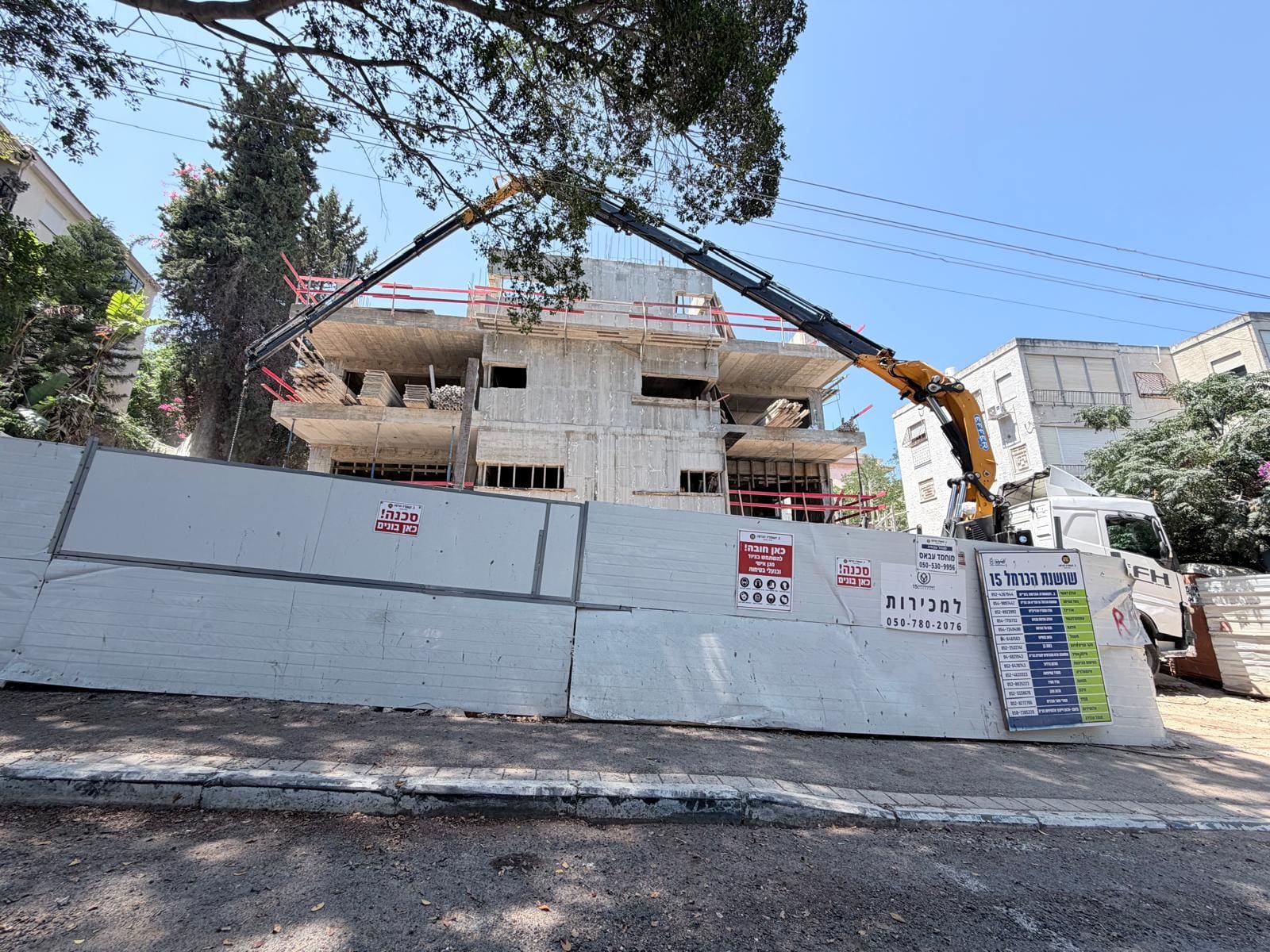 בניין בבנייה ברחוב שושנת הכרמל (צילום: מיכל גרובר)