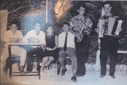 אוטוריטות חיפאיות של שנות הששים העליזות.בצד ימין של תמי כרסנתי פלברה המפורסם (צילום: אילן סגל)