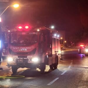 שרפה פרצה בדירה ברחוב סורוקה בחיפה – השכנים הסתגרו בדירותיהם - דוברות כבאות והצלה לישראל | מחוז חוף 6/8/26 (צילום: כבאות והצלה לישראל)