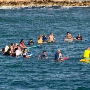 מעגל גולשים מרגש בבת גלים לזכרו של משה אלימלך ז״ל 7/8/26 (צילום: נדב ורטהיים)