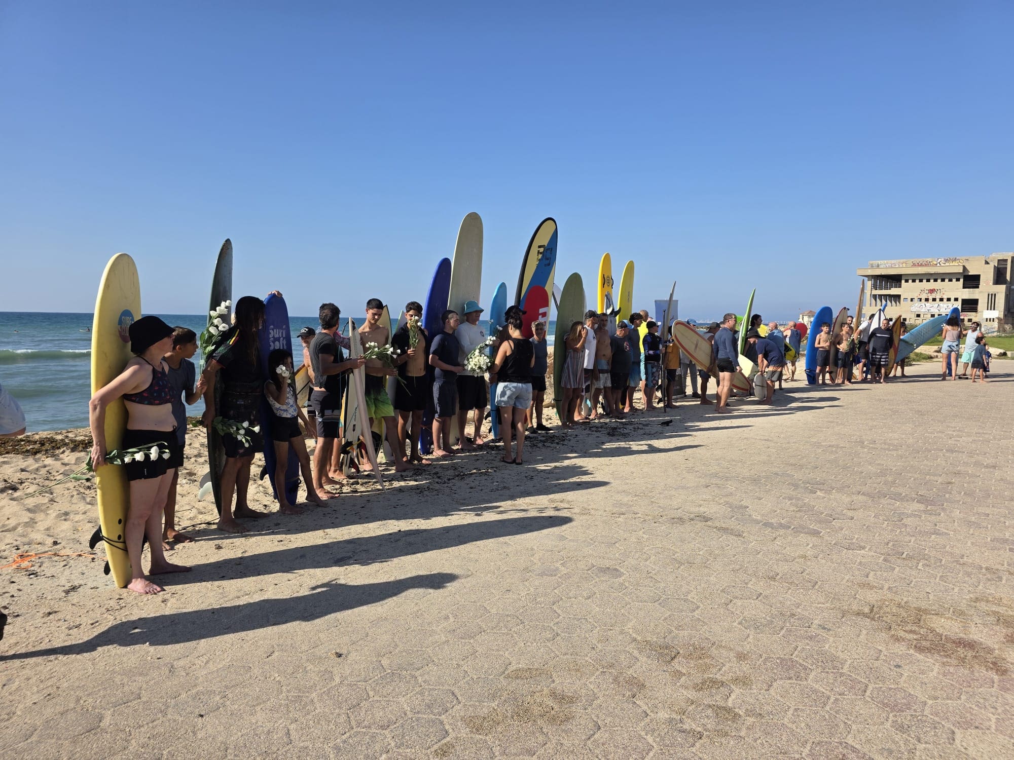 מעגל גולשים מרגש בבת גלים לזכרו של משה אלימלך ז״ל - 31 ביולי 2026 (צילום:כרמל שקולניק)