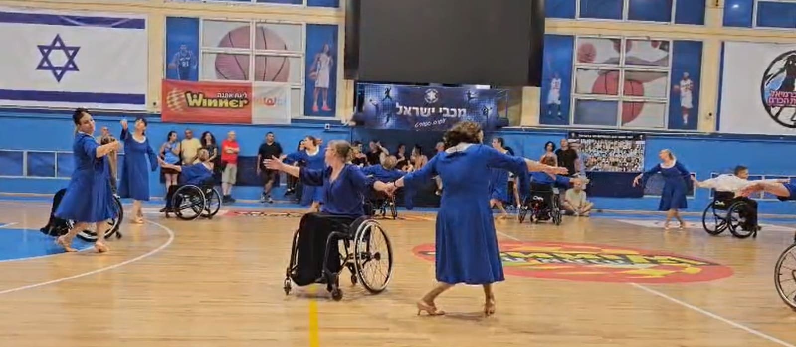 להקת ״הורה איל״ן חיפה״ הופיעה לשנה ה-37 בפסטיבל כרמיאל 10/8/26 (צילום: הורה איל״ן חיפה)