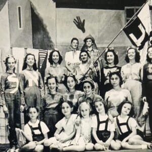 נוסטלגיה – מי מכיר? מי זוכר? ומי מזהה? את הילדים שבתמונה? תיאטרון הילדים "קולנו" (צילום: אלבום פרטי)