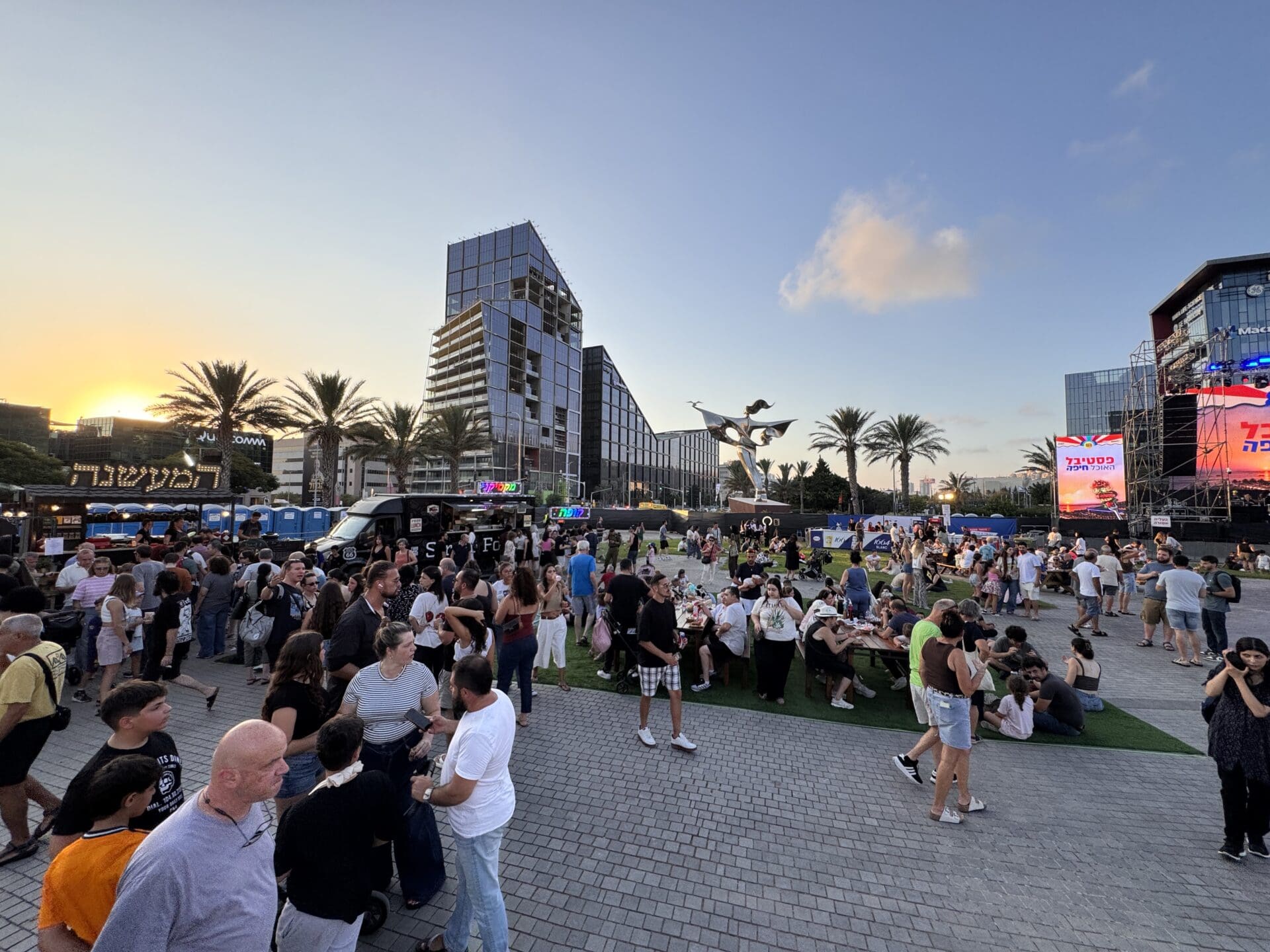 פסטיבל האוכל של חיפה יצא לדרך: שלושה ימים של חגיגה קולינרית ענקית בסמי עופר 11/8/26 (צילום: חי פה-TV)