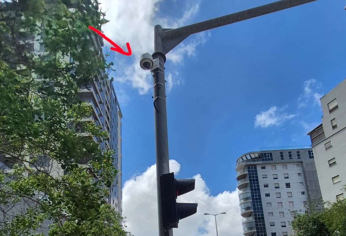 מערכת שהותקנה במסגרת הפיילוט במעבר בחצייה ברחוב אוסקר שינדלר (צילום: דוברות עיריית חיפה)