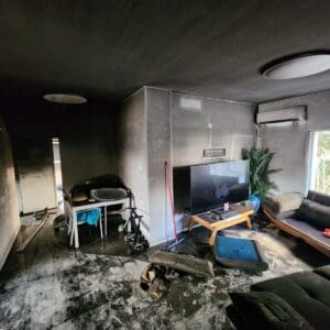 שריפה פרצה בדירה בקריית חיים – אם וארבעת ילדיה חולצו שריפה פרצה בדירה בקריית חיים – אם וארבעת ילדיה חולצו 14/8/26 (צילום: כבאות והצלה)