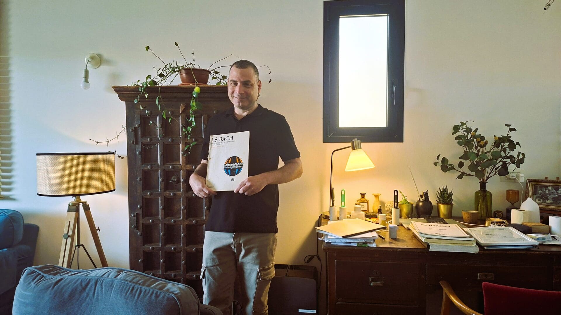 ד"ר איתי יחיאלי - בחלל הבית, מפגש בין הישן לחדש, בין זיכרון לעכשוויות (צילום: רחלי אורבך)