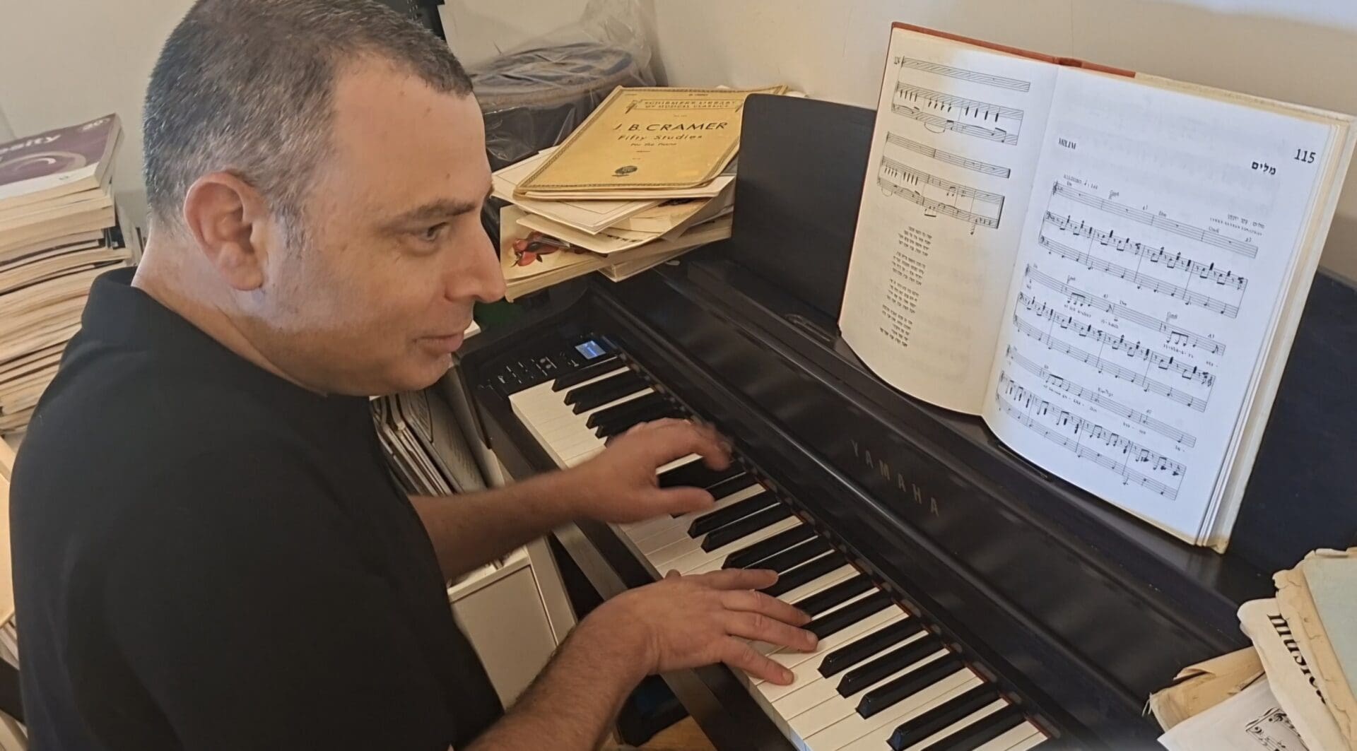 ד"ר איתי יחיאלי - מנגן קלאסי, ג'אז ושירים ישראליים (צילום: רחלי אורבך)