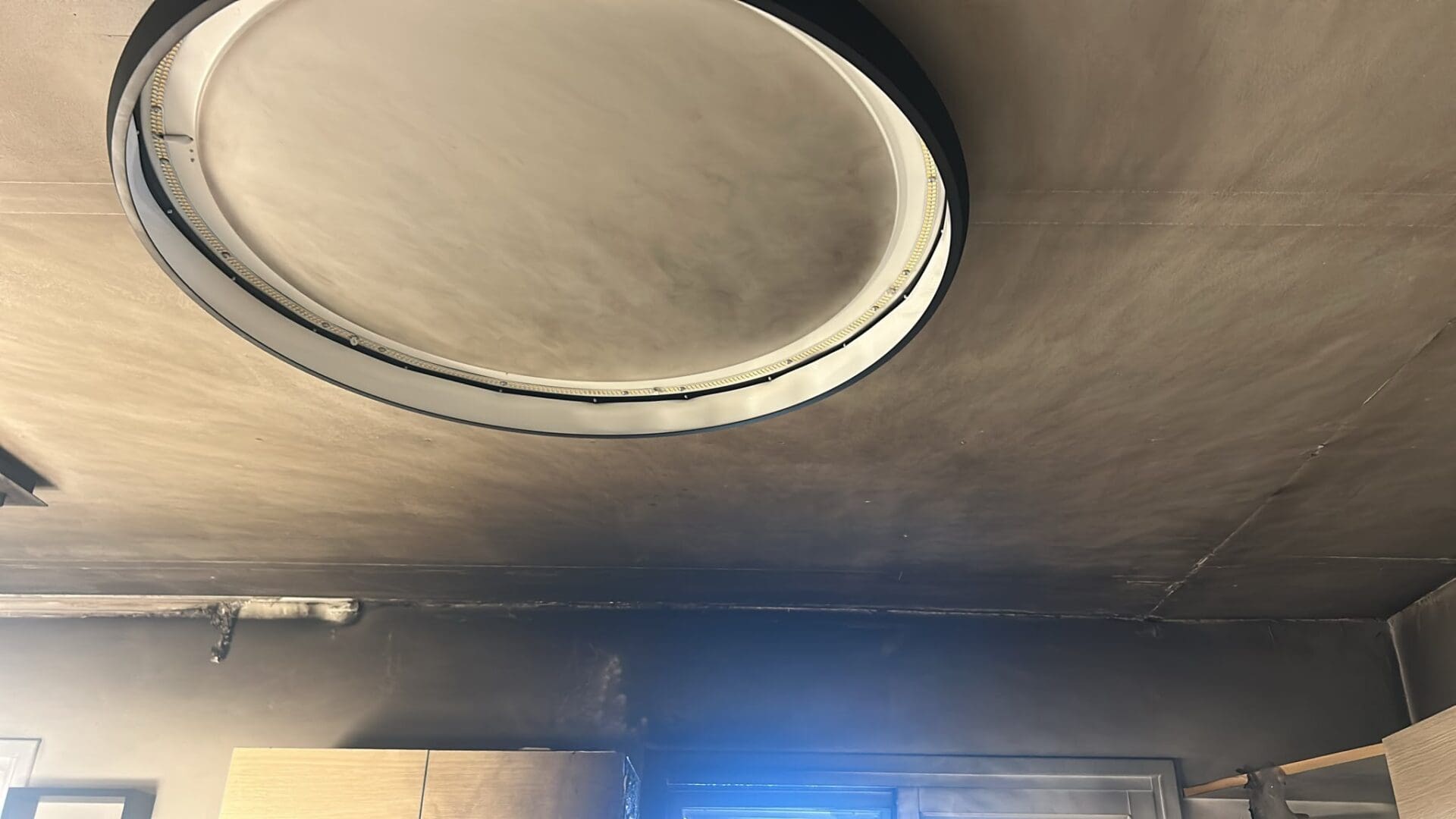 אדם נפגע בשריפת מטבח בטירת כרמל בעקבות התלקחות סיר - דוברות כבאות והצלה לישראל | מחוז חוף 15/8/26 (צילום: כבאות והצלה לישראל)