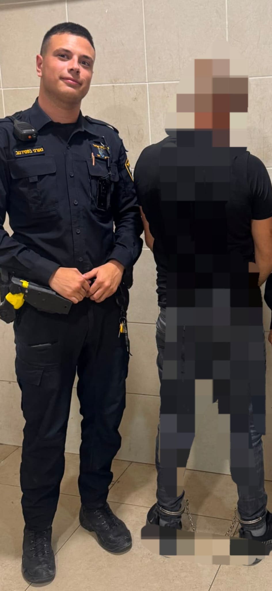חשוד בפריצה לבית מגורים בקריות נעצר לאחר מרדף רגלי - תיעוד 16/8/26 (צילום: דוברות המשטרה)
