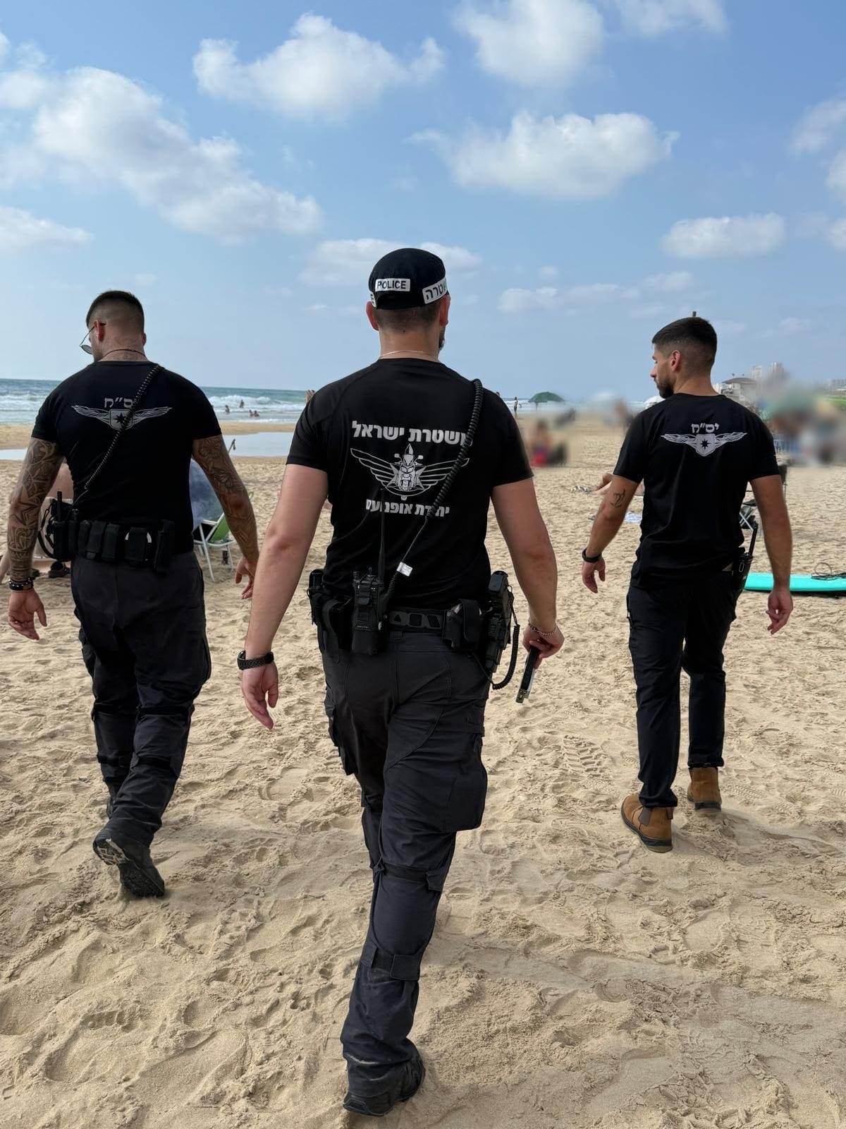 פעילות משטרתית מוגברת בחופי חיפה: דוחות, שפיכות אלכוהול ועיכוב חשודים 17/8/26 (צילום: דוברות המשטרה)