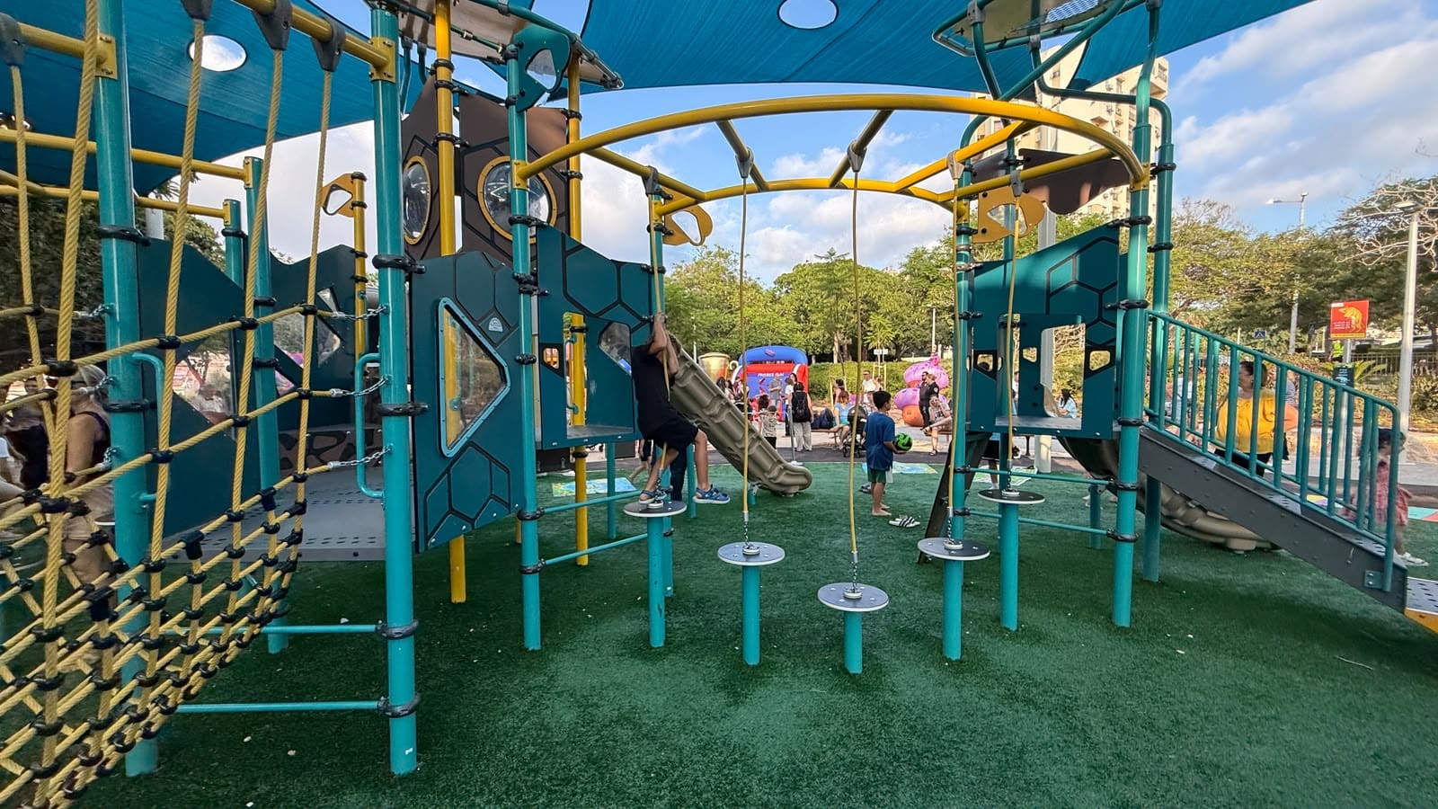 גן השושנים החדש נפתח בשכונת רמת אשכול בחיפה 17/8/26 (צילום: ענת סלומון, דוברות עיריית חיפה)