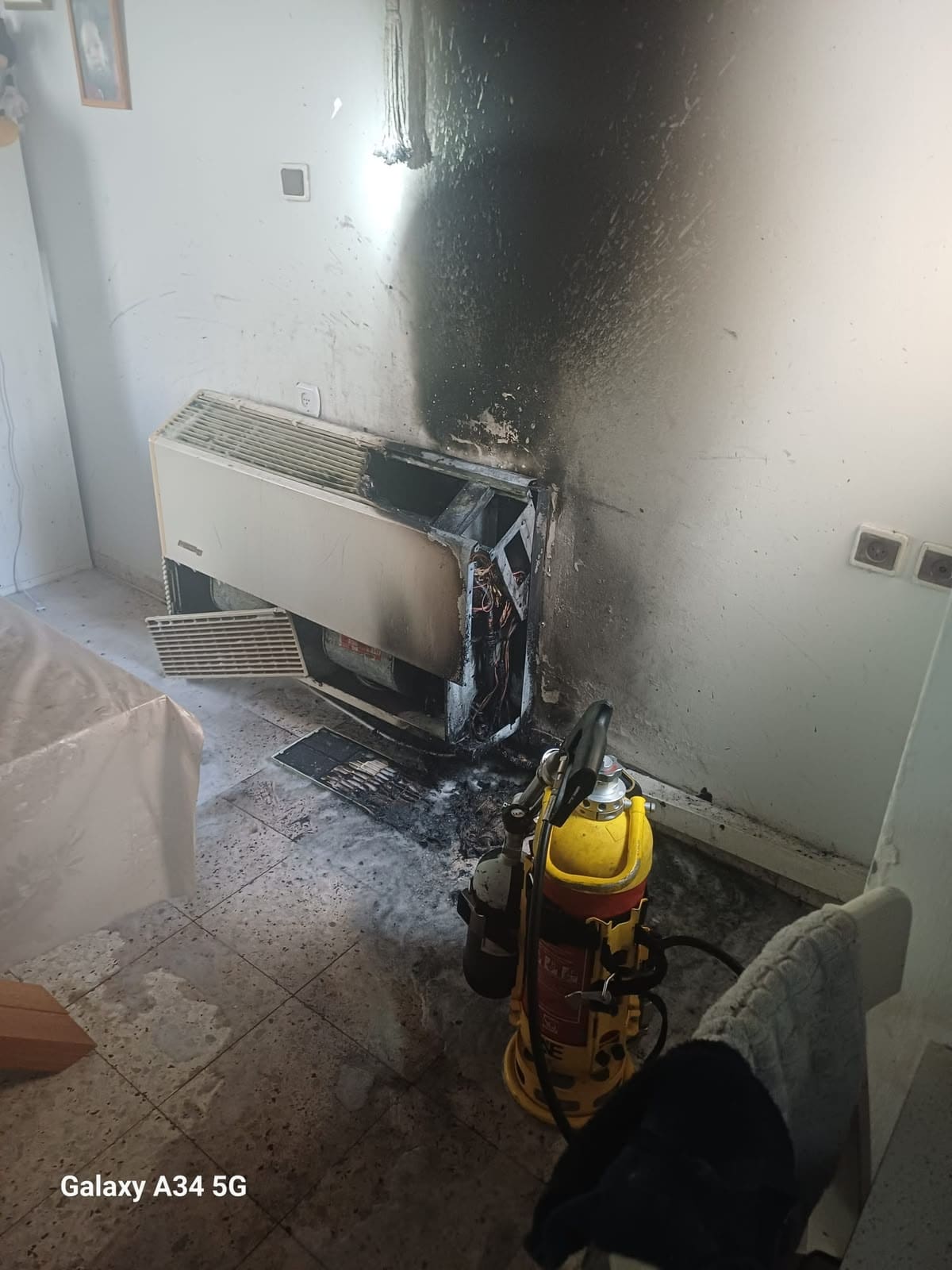 מזגן עלה באש בדירת מגורים בקרית ביאליק 17/8/26