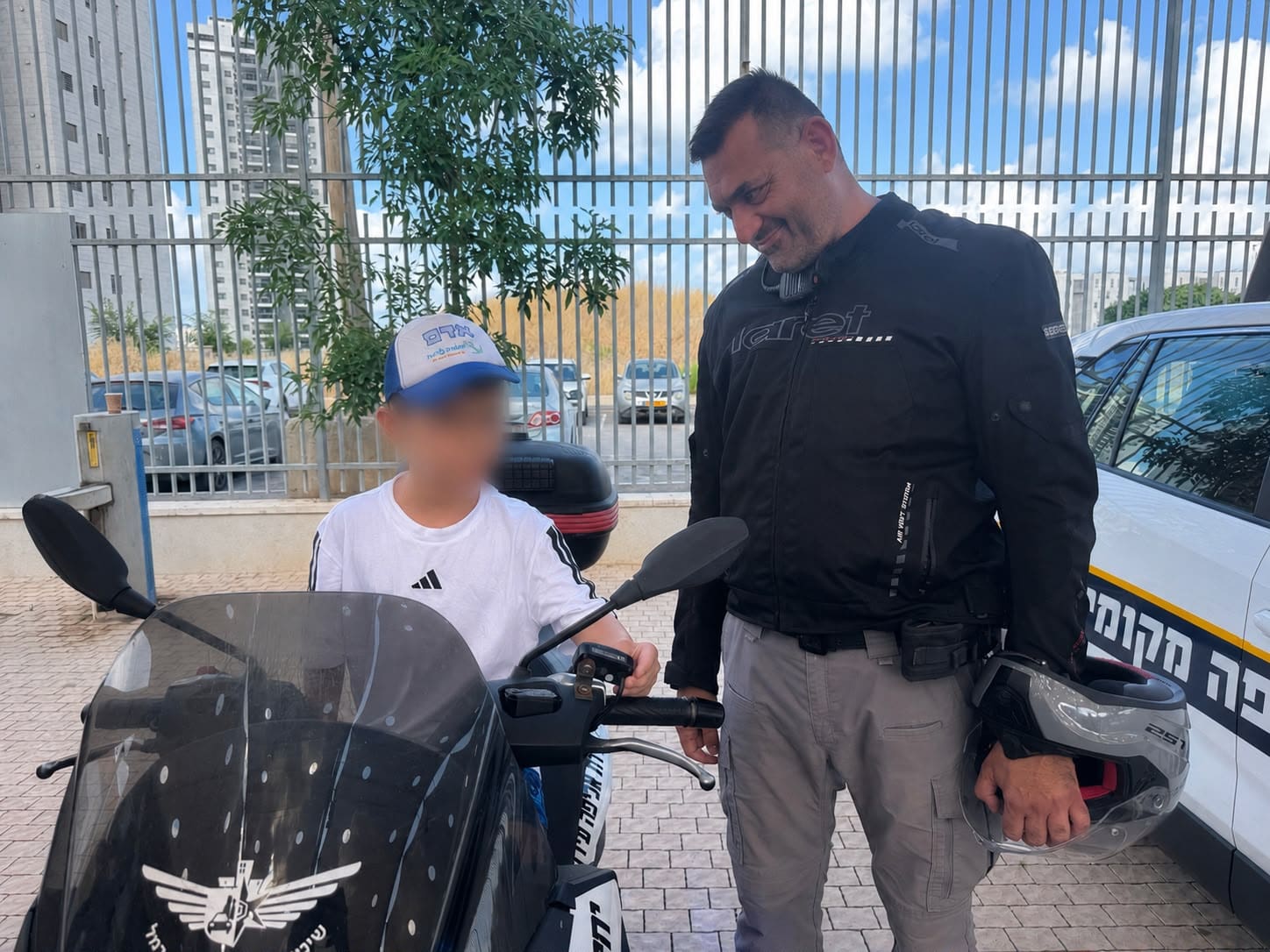 בוקר חווייתי לילדי החינוך המיוחד בטירת כרמל עם כוחות הביטחון וההצלה 17/8/26 (צילום: דוברות עיריית טירת כרמל)