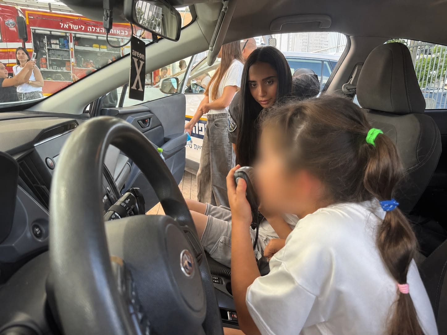 בוקר חווייתי לילדי החינוך המיוחד בטירת כרמל עם כוחות הביטחון וההצלה 17/8/26 (צילום: דוברות עיריית טירת כרמל)