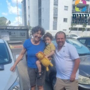 ילד כבן שלוש ננעל ברכב בחיפה וחולץ בשלום 19/8/26 (צילום: ידידים)