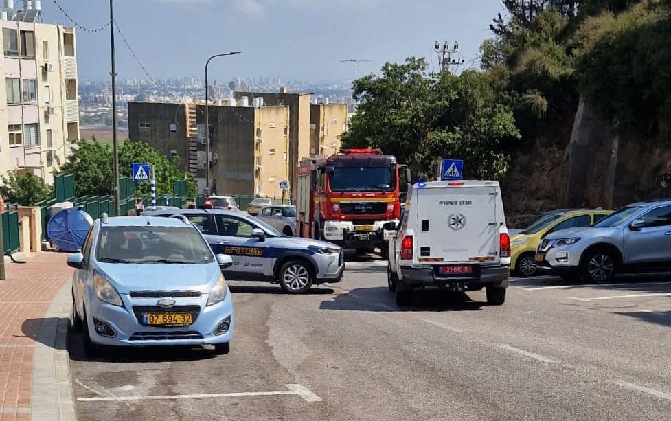 חבלן משטרתי ברחוב יפה נוף בנשר – לשנייה בפעם השנייה 20/8/26 (צילום: חנה יריב)