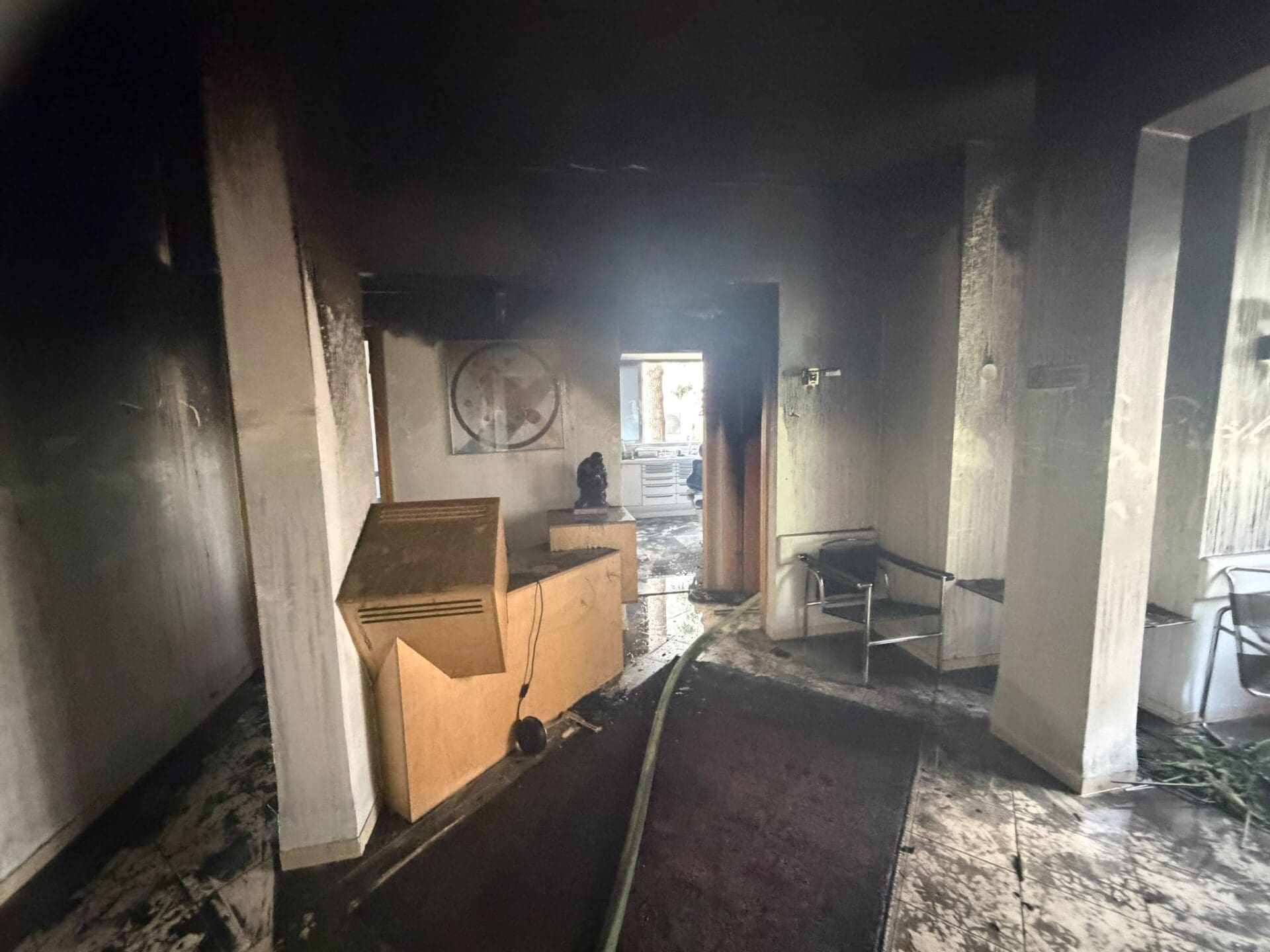 שריפה פרצה במרפאת שיניים בשדרות מוריה בחיפה – דיירים חולצו מהמבנה - דוברות כבאות והצלה לישראל | מחוז חוף 20/8/26 (צילום: כבאות והצלה לישראל)