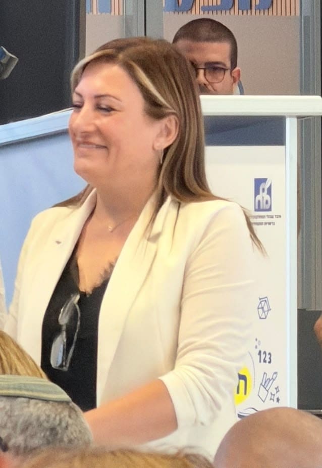 ראש מנהל חינוך, תרבות וספורט בעירייה אילנה טרוק בכנס (צילום: מיכל גרובר)