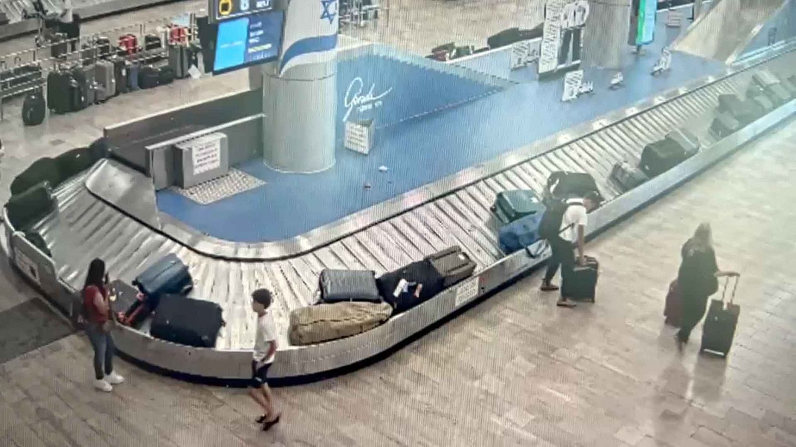 נתב״ג חוזר לפעילות: צוות משימה מיוחד לטיפול במזוודות שנותרו מאחור - מסוע המזוודות - נתב״ג 21/8/26 (צילום: רשות שדות התעופה)