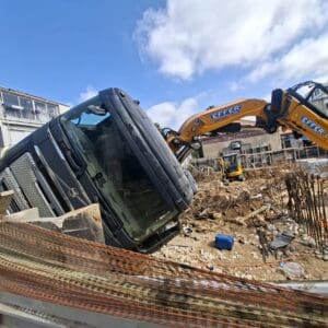 משאית מנוף התהפכה באתר בנייה בבת גלים שבחיפה משאית מנוף התהפכה באתר בנייה בבת גלים שבחיפה 21/8/26 (צילום: לורי הלב שבשמים)