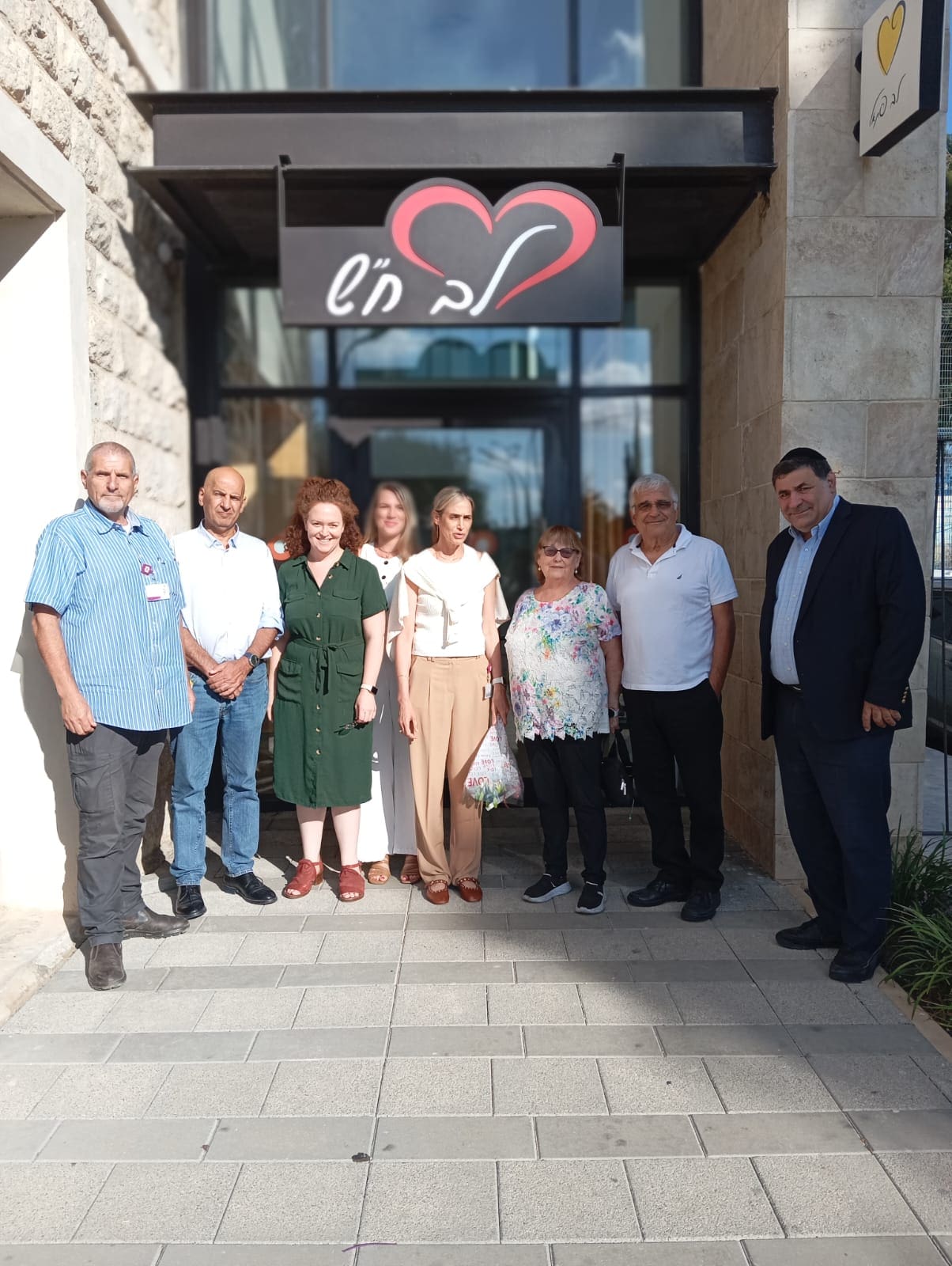 מנכ״לית רמב״ם ביקרה במלונית ״לב חש״ של עמותת רחשי לב בחיפה 23/8/26