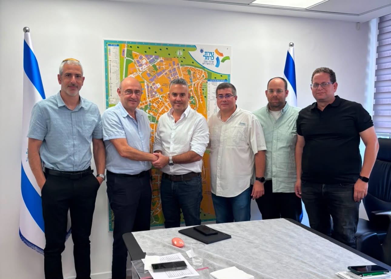 טירת כרמל מאיצה את ההתחדשות העירונית: מפגש עבודה עם הרשות הממשלתית 24/8/26 (צילום: דוברות עיריית טירת כרמל)