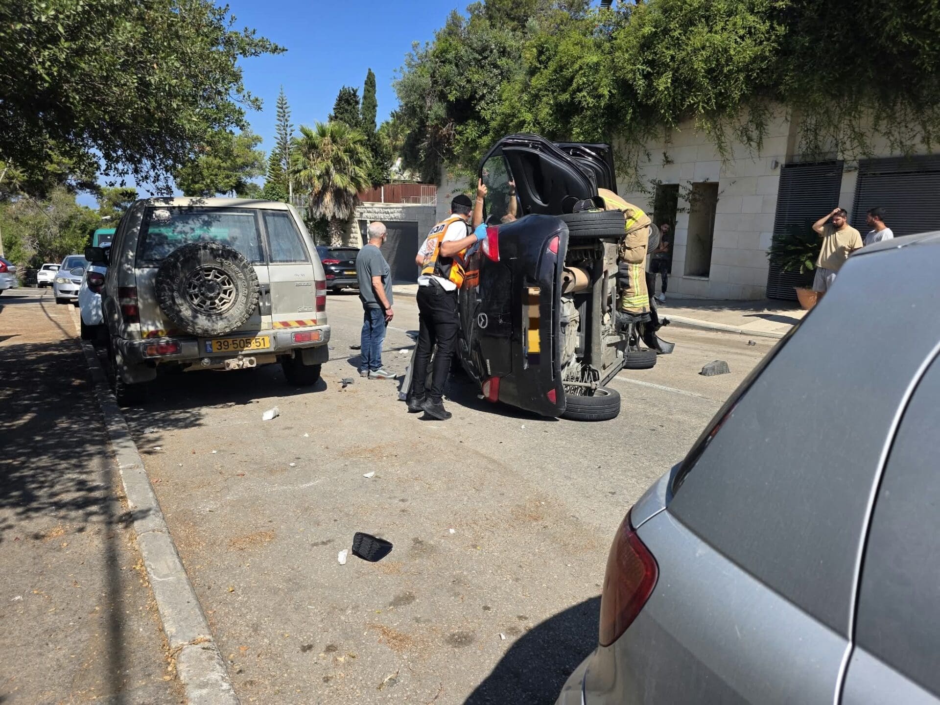 רכב התהפך ברחוב שבדיה בחיפה – צעירה נפצעה קל 25/8/26