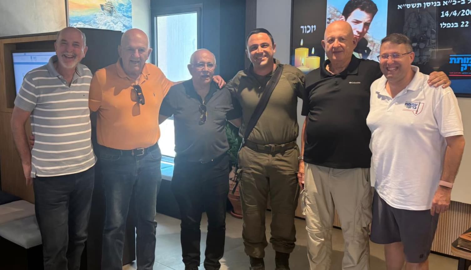 אביגדור קהלני, בביקור במרכז יחד עם שני מפקדי חטיבה 7 לשעבר, תא