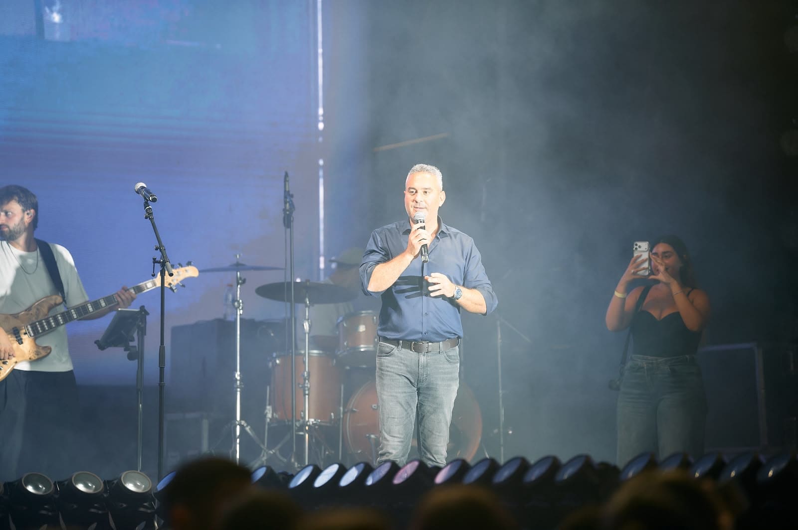 אלפי בני נוער חגגו את סיום הקיץ באירוע מוזיקלי גדול בטירת כרמל - ראש עיריית טירת כרמל, דודו כהן 26/8/26 (צילום: שרון לייבל, דוברות עיריית טירת כרמל)