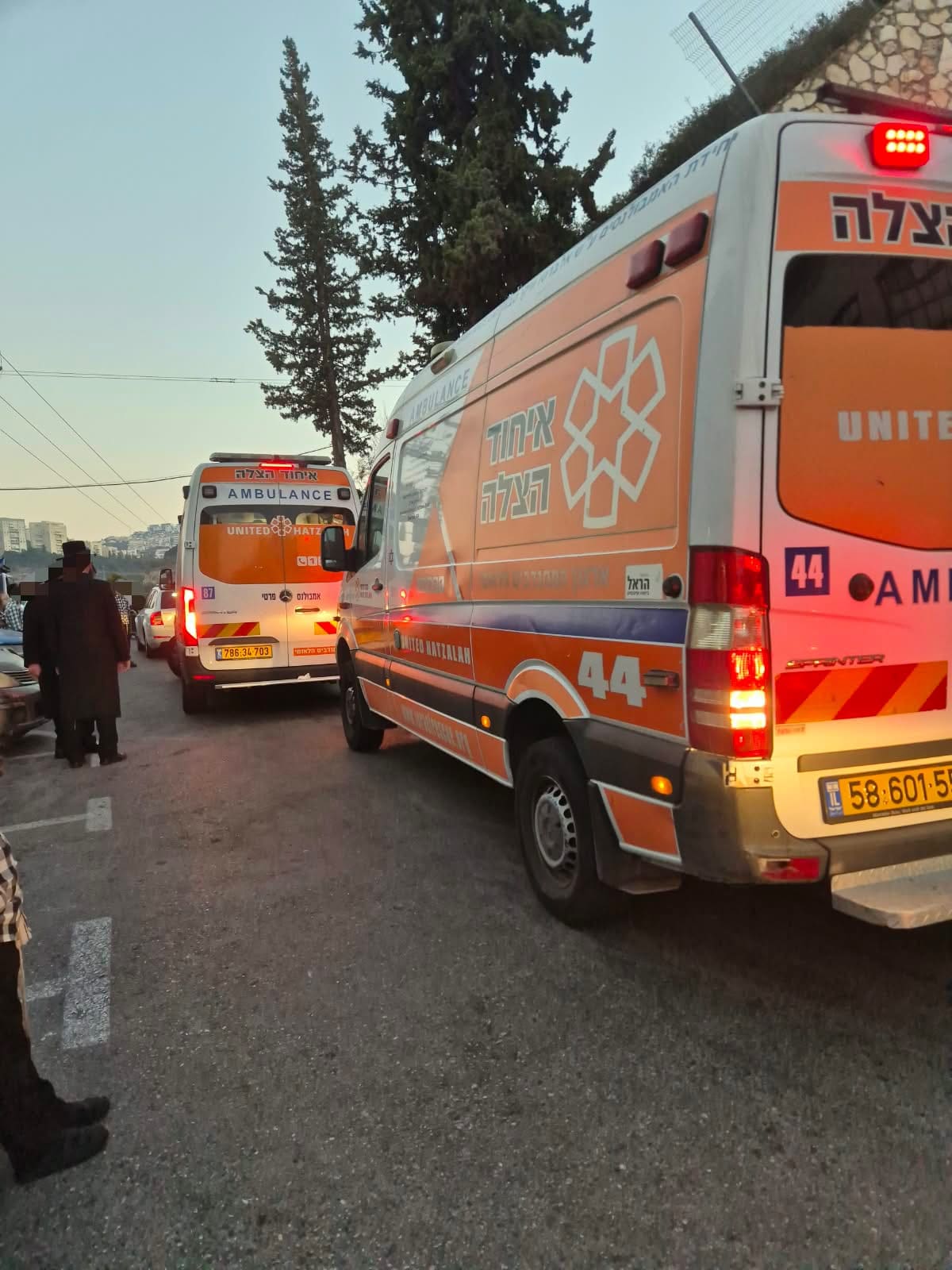 ילדה בת 4 נפלה מגובה של כ-3 מטרים בחיפה ופונתה לבית החולים 26/8/26 (צילום: דוברות איחוד הצלה - מחוז צפון)