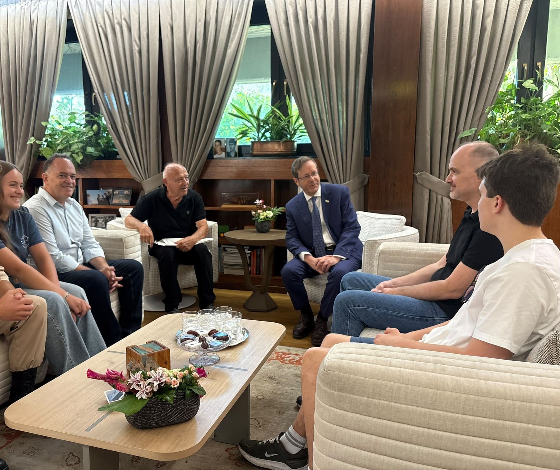 אורי שרון ובני משפחתו מתארחים בבית הנשיא, יצחק הרצוג (צילום: בית הנשיא)