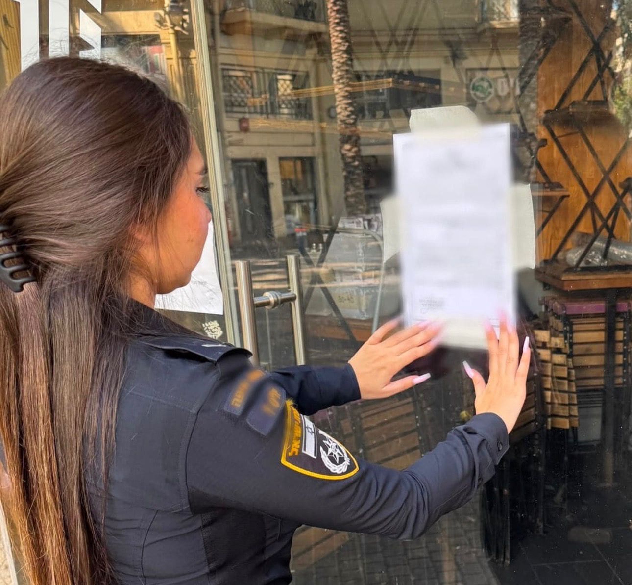 בית בושת ועסק שהעסיק שוהה בלתי חוקי בחיפה נסגרו בצווים מנהליים 28/8/26 (צילום: דוברות המשטרה)