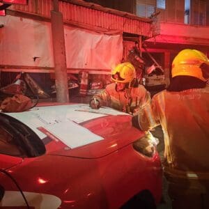 שריפה במבנה מגורים ברחוב הרצל בחיפה: לכודה חולצה במצב בינוני שריפה במבנה מגורים ברחוב הרצל בחיפה: לכודה חולצה במצב בינוני - דוברות כבאות והצלה לישראל | מחוז חוף 28/8/26 (צילום: כבאות והצלה לישראל)