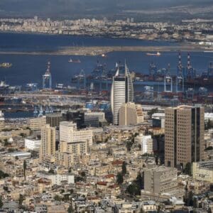 כלכלי ( צילום: יעקב רובCHAT GPT )
