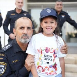 ליב, ביום הראשון לכיתה א׳ • מפכ״ל המשטרה, ליווה את בתו של סנ״צ ודים בליך ז״ל אל בית הספר רנ״צ דני לוי יחד עם ליב בליך (צילום: משטרת ישראל)