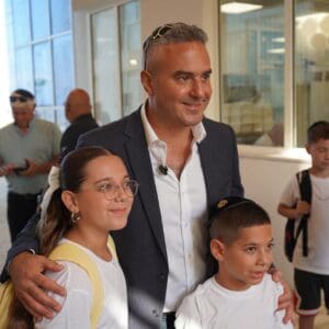 מערכת החינוך בטירת כרמל – בצמיחה מתמדת • שנת הלימודים תשפ״ז שנת הלימודים תשפ״ז נפתחה בטירת כרמל עם מספר שיא של תלמידים - דוברות עיריית טירת כרמל | 1.9.2026 1/9/26 (צילום: אור טולדנו סושיאל, דוברות עיריית טירת כרמל)