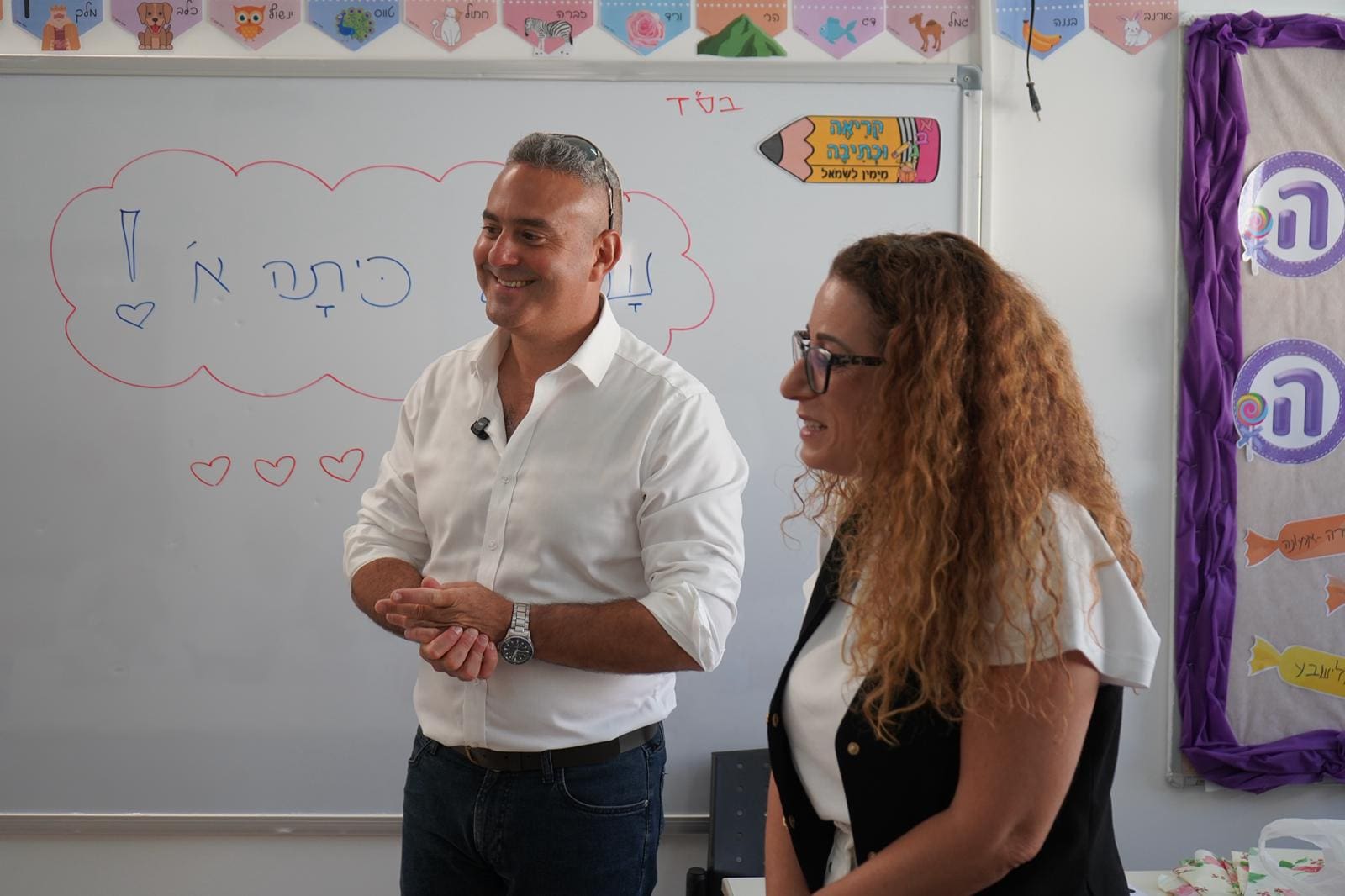שנת הלימודים תשפ״ז נפתחה בטירת כרמל עם מספר שיא של תלמידים - ראש עיריית טירת כרמל, דודו כהן ומנכ״לית העירייה, נוגה נחום-דהאן 1/9/26 (צילום: אור טולדנו סושיאל, דוברות עיריית טירת כרמל)