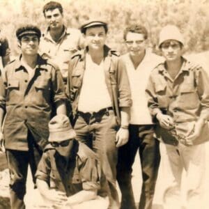 צוות הווי ובידור 'הגשש'. מימין: גברי, שלמה המתופף, עבדכם הנאמן, יאיר רוזנבלום, שייקה ופולי כורע (צילום: אלבום פרטי אילן סגל)