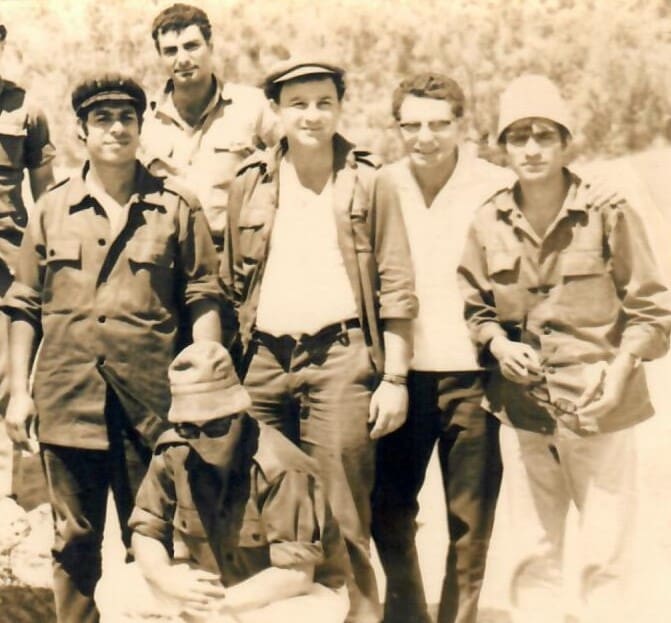 צוות הווי ובידור 'הגשש'. מימין: גברי, שלמה המתופף, עבדכם הנאמן, יאיר רוזנבלום, שייקה ופולי כורע (צילום: אלבום פרטי אילן סגל)