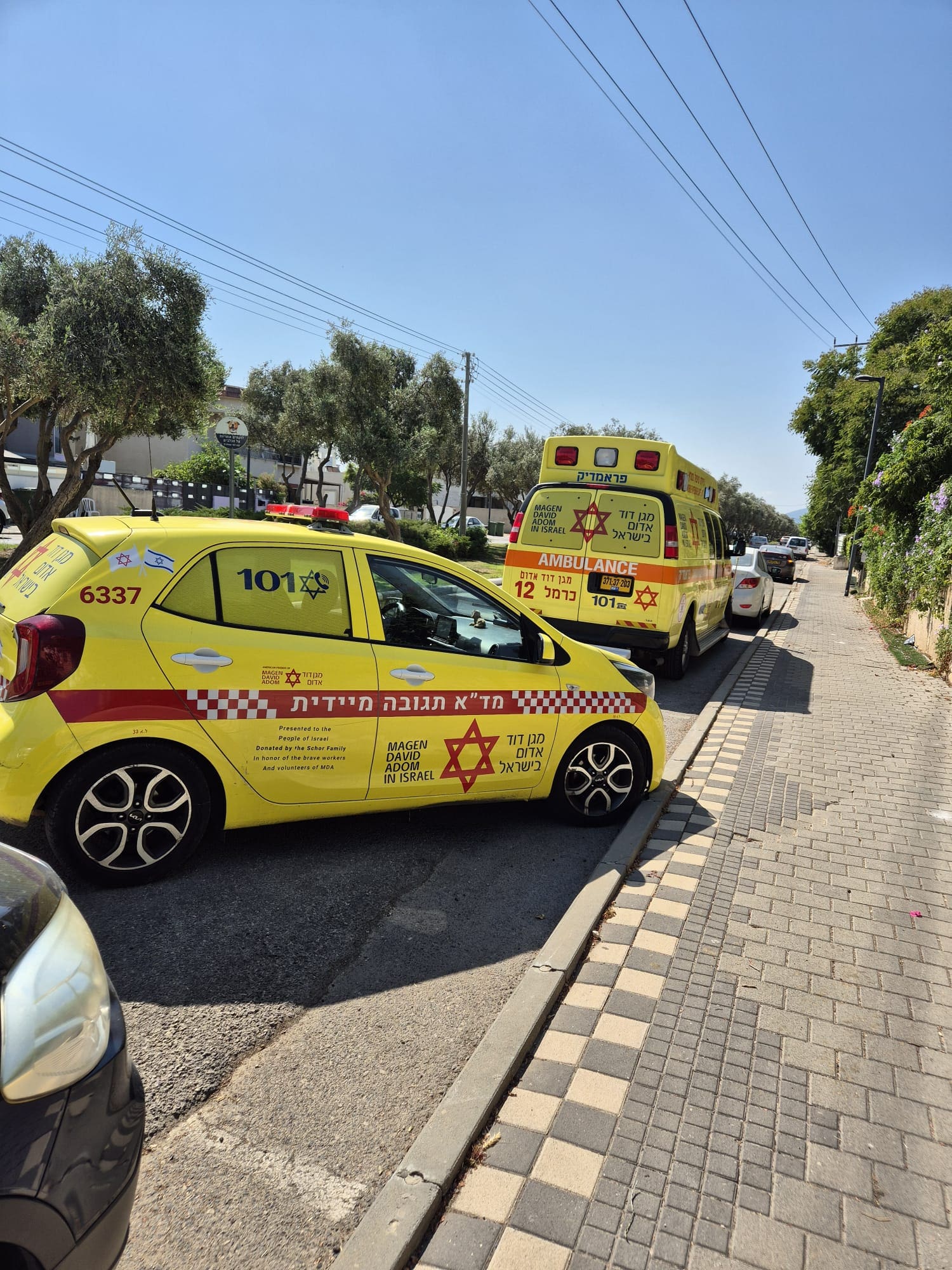 גבר כבן 60 נפל מגובה בקרית אתא ופונה לבית החולים 3/9/26 (צילום: תיעוד מבצעי מד״א)