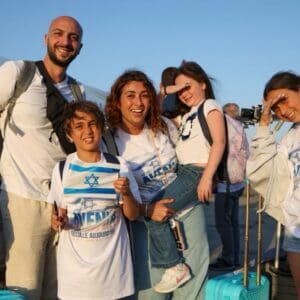 פתיחת שנה חדשה, התחלה חדשה • 67 תלמידים עולים בחיפה עולים שהגיעו בקיץ האחרון לישראל (צילום: אלישע חנקין, משרד העלייה והקליטה)