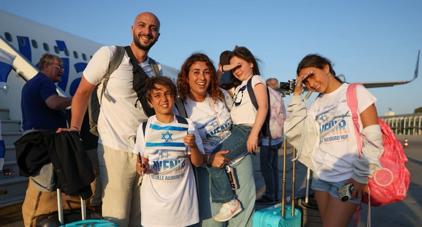 עולים שהגיעו בקיץ האחרון לישראל (צילום: אלישע חנקין, משרד העלייה והקליטה)