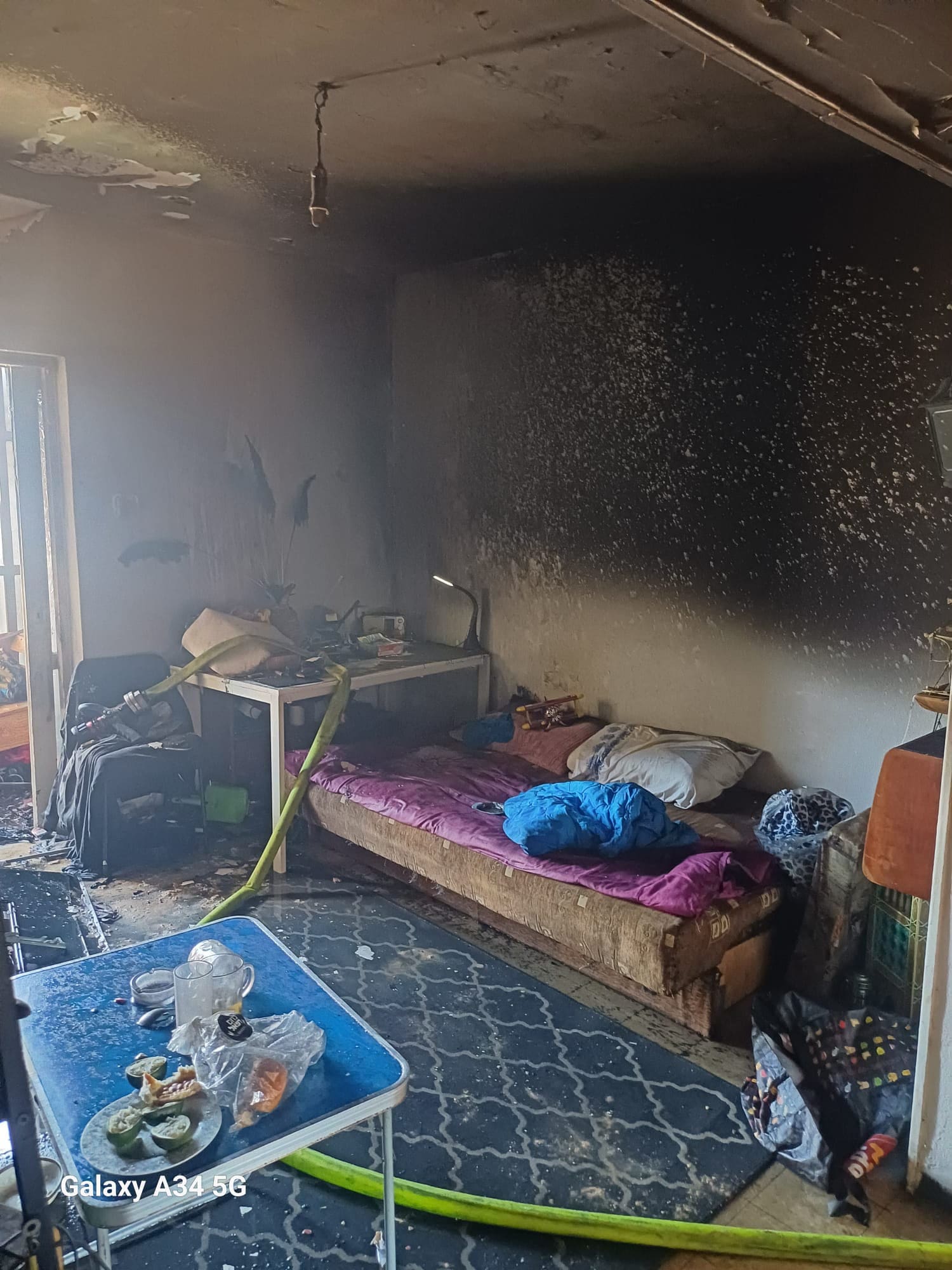 שריפה פרצה בדירה בקרית אתא – חתול חולץ, אין נפגעים 7/9/26 (צילום: כבאות והצלה)