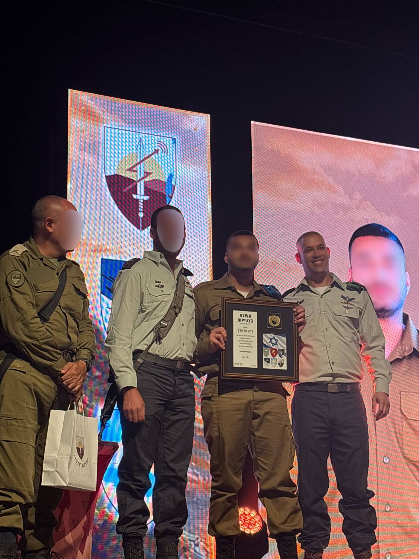 גאווה מקומית: סמל אוראל פרץ מקריית אתא נבחר למצטיין אוגדה 96 - גאווה מקומית: סמל אוראל פרץ מקריית אתא, המשרת כעוזר רנ״ג אוגדה 96, נבחר למצטיין לכבוד ראש השנה 7/9/26