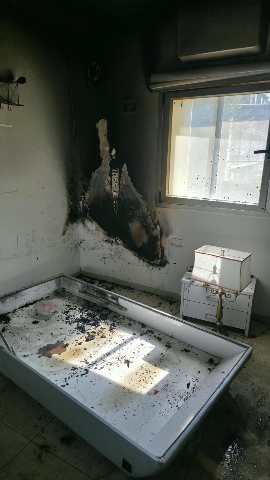 שריפה בדירת המגורים בטירת כרמל (צילום: כבאות והצלה)