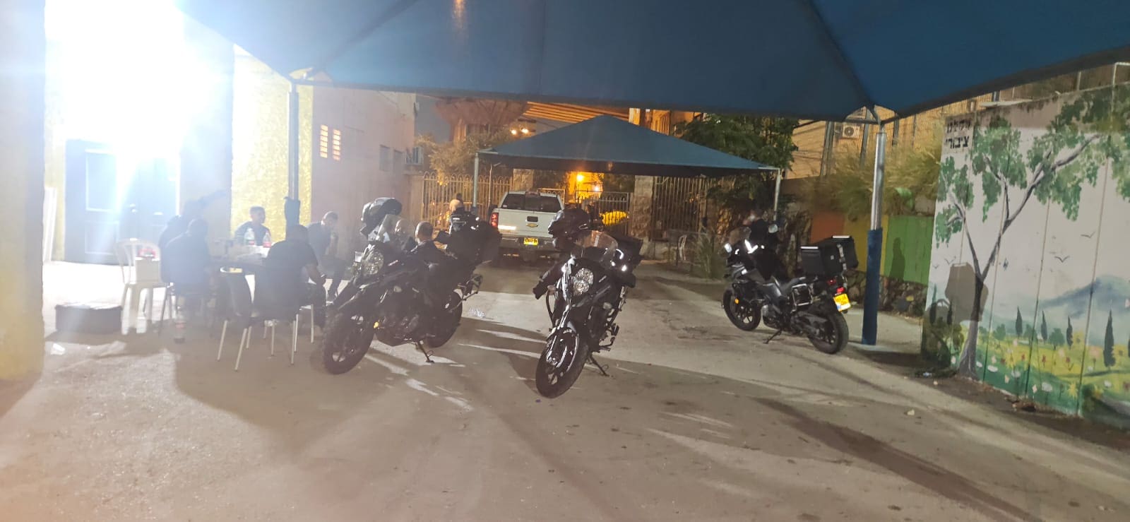 האופנועים של הפקחים (צילום: חי פה בשטח)