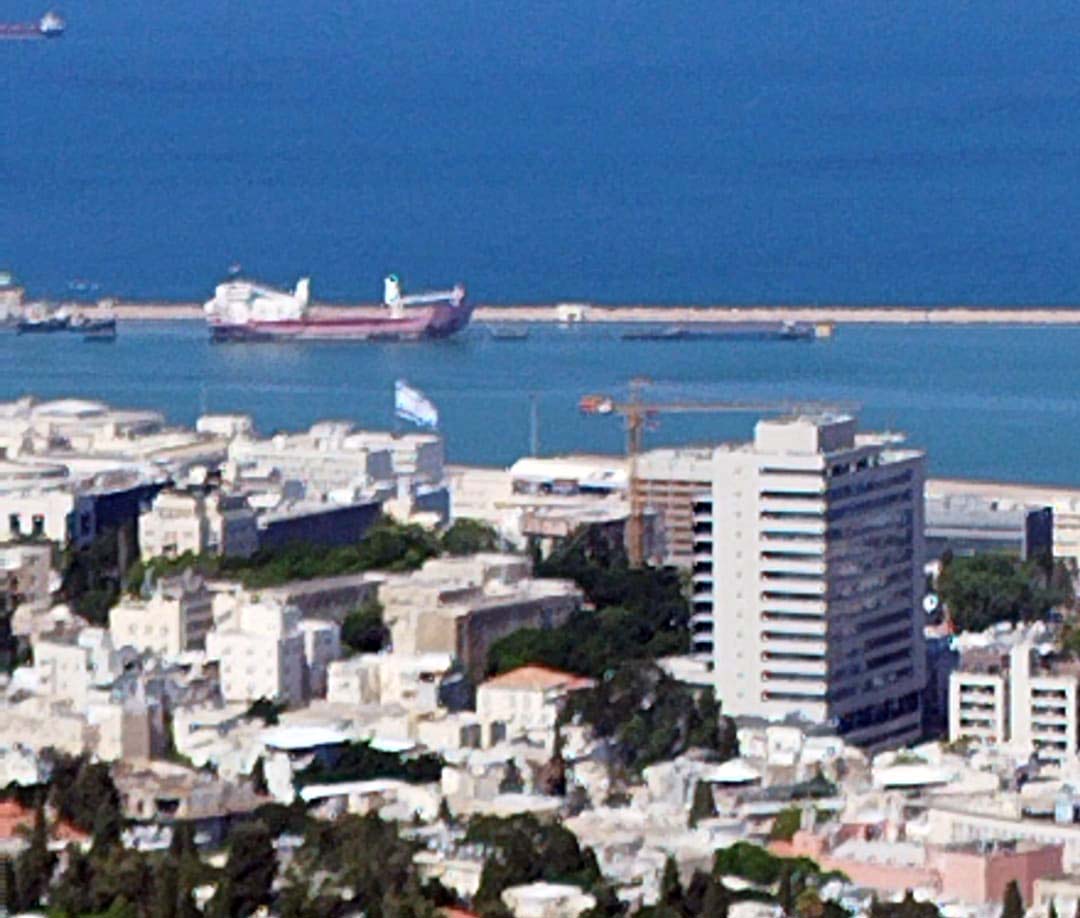 הדגל הענק כפי שנצפה מהדר עליון (צילום - איל עמיר)
