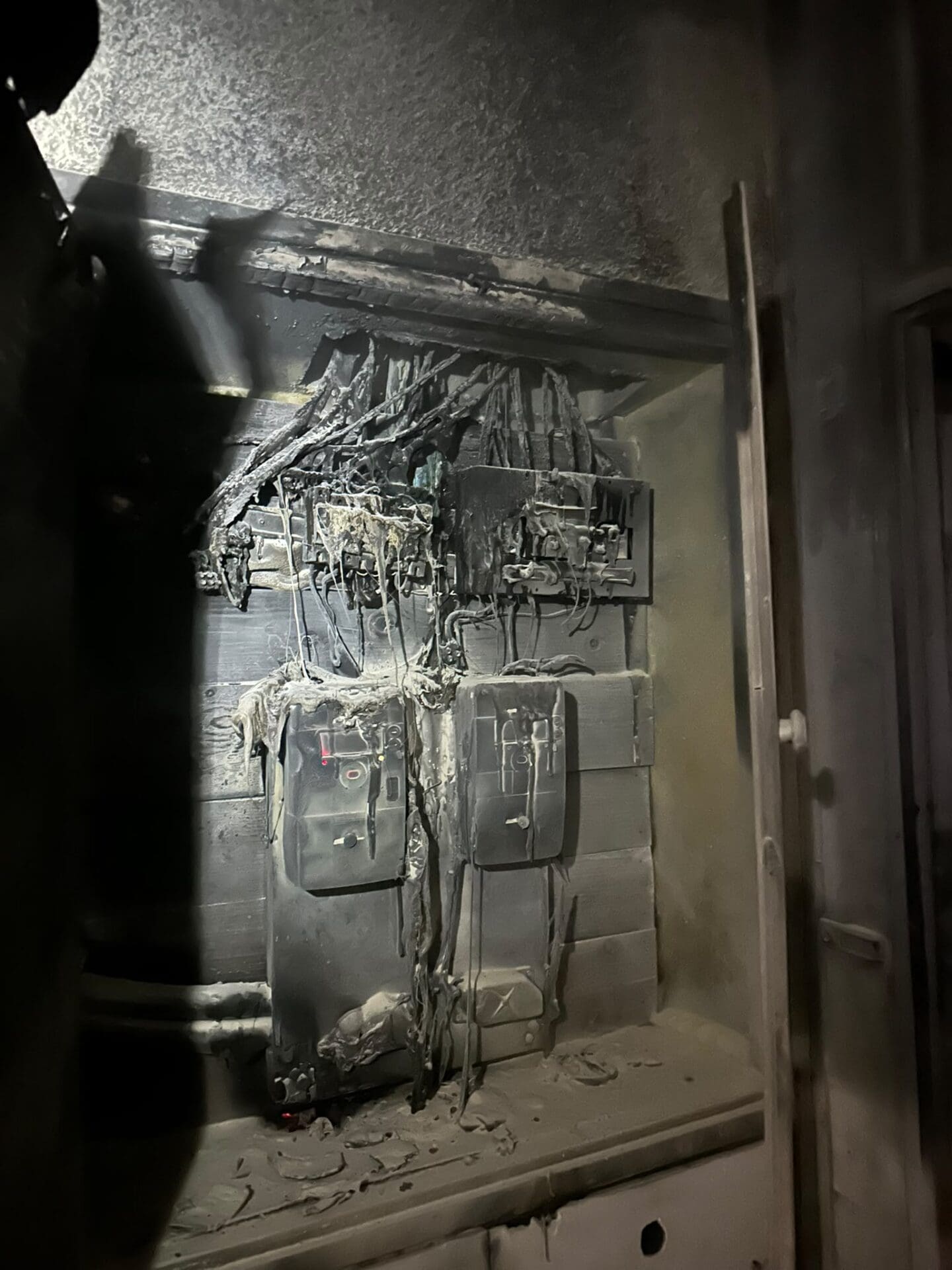 שני נפגעים בשריפה שפרצה במבנה מגורים בטירת כרמל - דוברות כבאות והצלה לישראל | מחוז חוף 14/9/26 (צילום: כבאות והצלה לישראל)