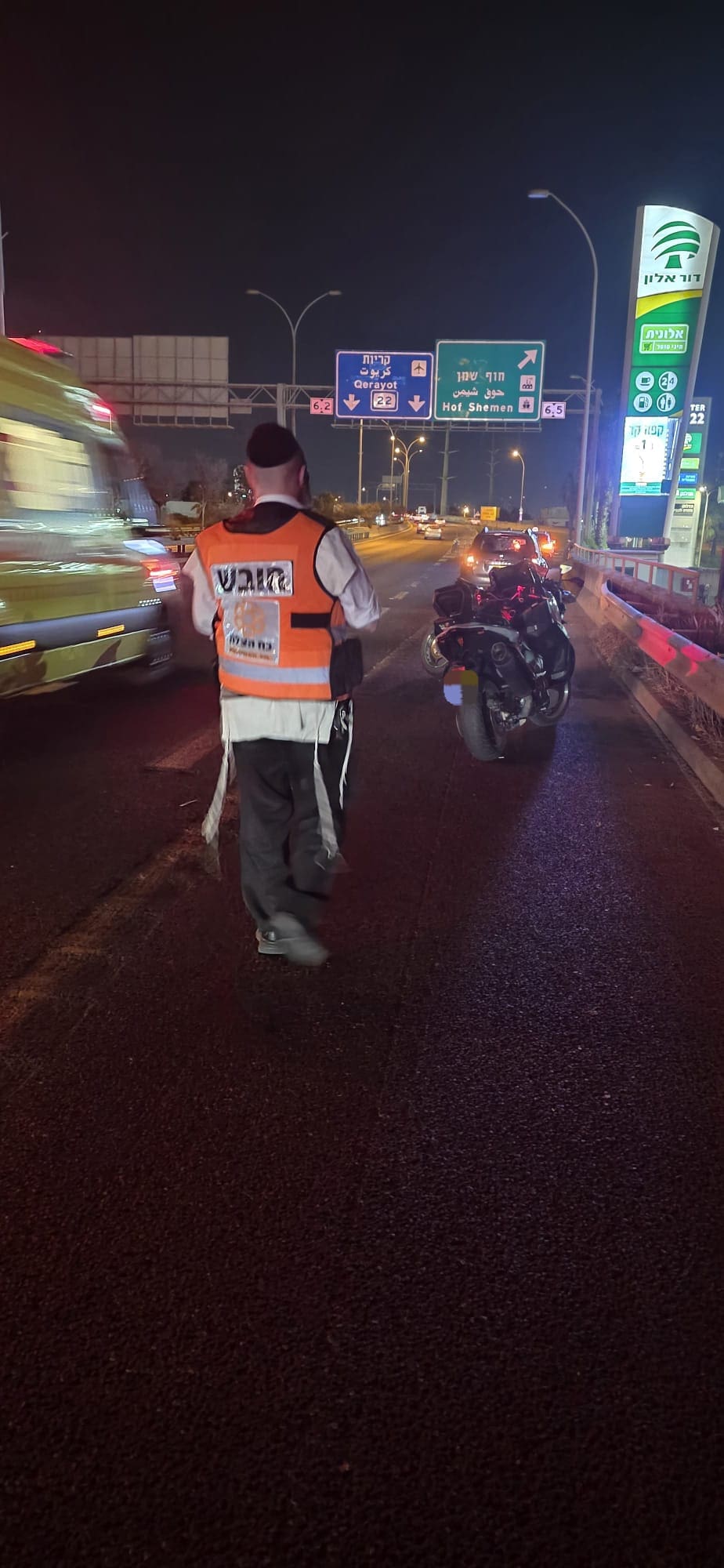 שני רוכבי אופנוע נפצעו בינוני בתאונה בכביש 22 16/9/26 (צילום: דוברות איחוד הצלה - מחוז צפון)